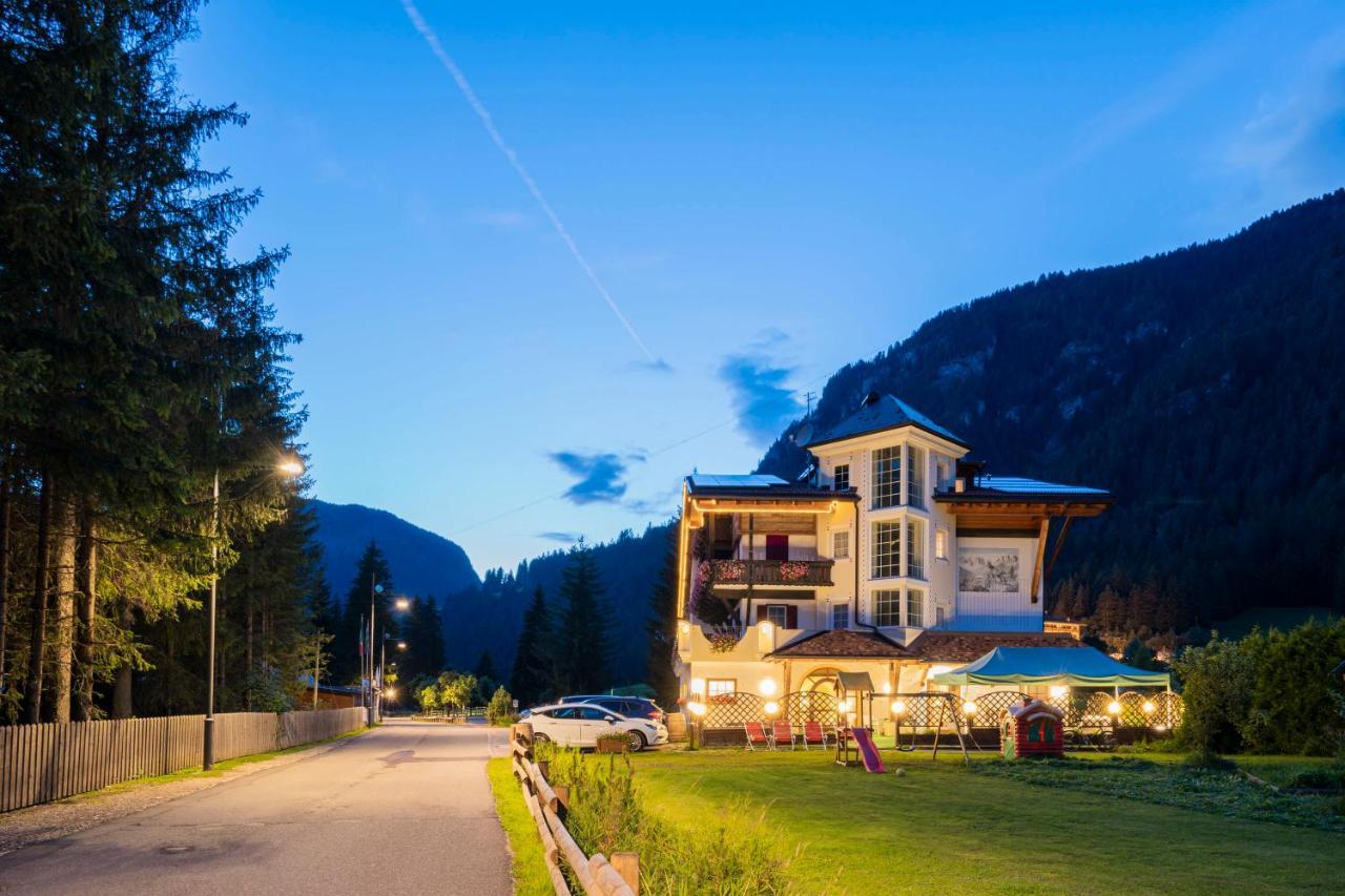 Chalet Pineta Relax Location Canazei Eksteriør bilde