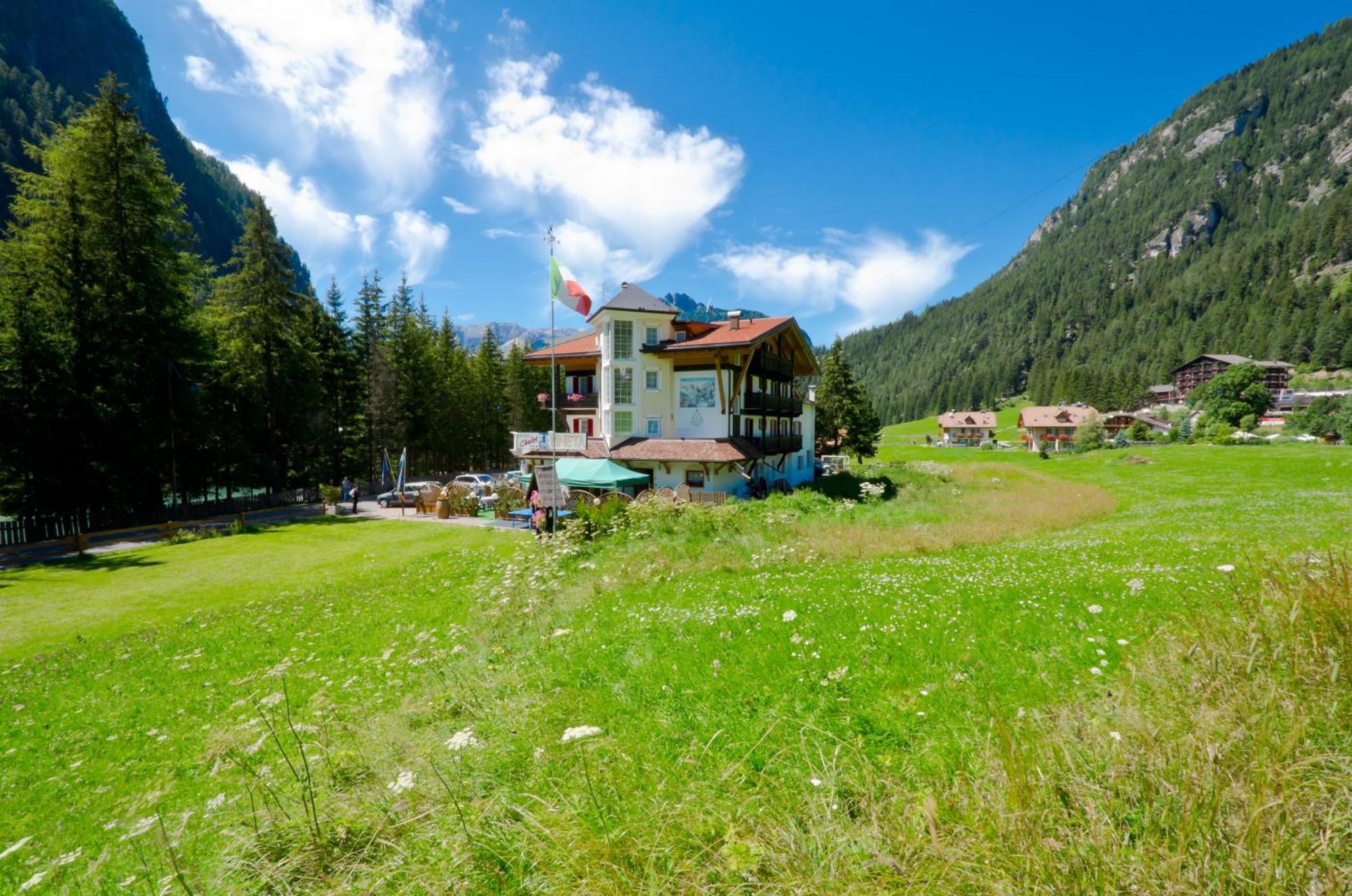 Chalet Pineta Relax Location Canazei Eksteriør bilde